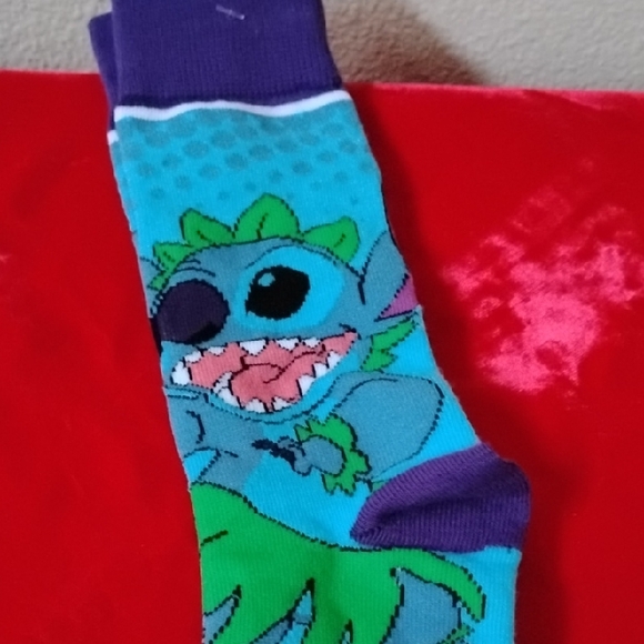 NWT Disney Stitch Shadow Pallet With Mirror+ Blue and Green Stitch Socks - Picture 11 of 13